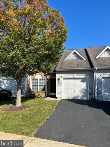 621 Kendall Dr, Bear, DE 19701-3505