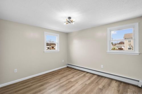 379 Mountain Rd, Hartford CT  06107-1028 exterior