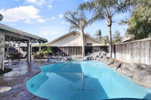 235 Meyenberg Ave, Ripon CA  95366-2921 exterior