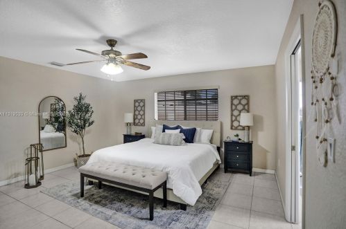 7215 15th Ave, Hialeah FL  33014-3805 exterior