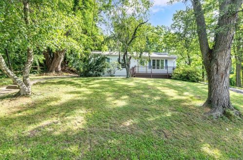 81 Wickham Dr, Warwick NY  10990-2126 exterior