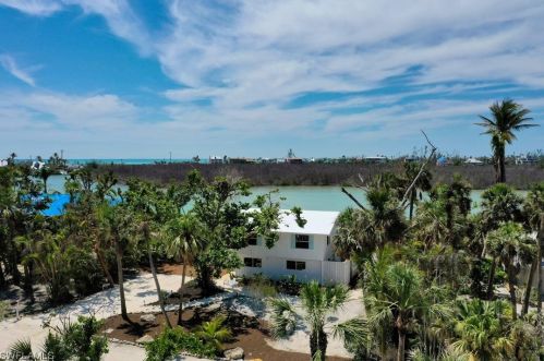 2629 Coconut Dr, Sanibel FL  33957-2005 exterior