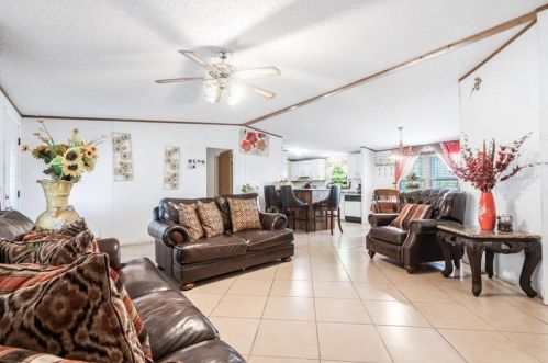 5111 Wolf Ln, Del Valle, TX 78617-3314