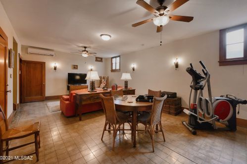 309 1 St, Tucson AZ 85705-7818 exterior