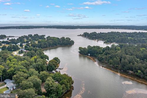 26 Mount Holly Ct, Montross VA  22520-4110 exterior