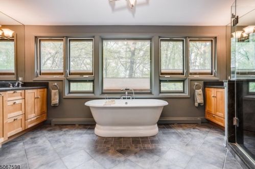 14 Pine Hill Rd, Annandale NJ  08801-3503 exterior