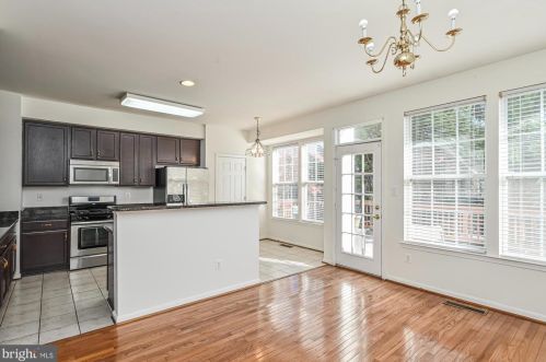 2617 Logan Wood Dr, Herndon VA 20171-4367 exterior