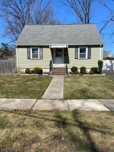 319 7th Ave, Roselle, NJ 07203-2123