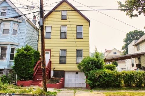 32 Oak Ave, Irvington NJ 07111-3851 exterior