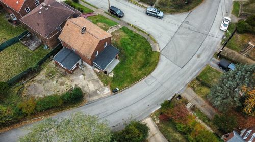 2072 Boggs Ave, Pittsburgh, PA 15221-1219