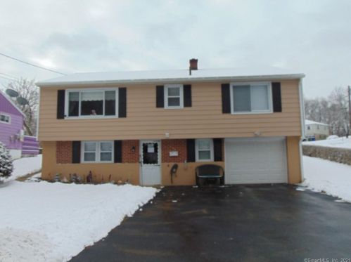 136 Santa Maria Dr, Waterbury, CT 06704-2314