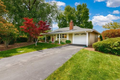 2 Glengreen St, Santa Rosa, CA 95409-6105