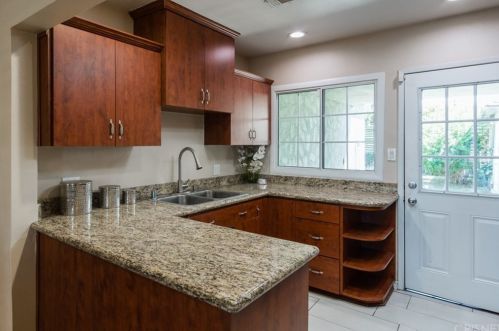 17618 Collins St, Van Nuys CA 91316-1245 exterior