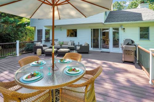 10 Deauville Ct, Northport NY  11768-2156 exterior