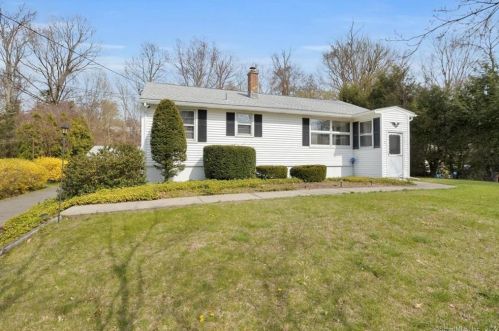 9 Buckley Ln, Waterbury, CT 06712-1004