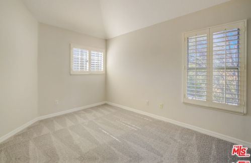 26520 Mistletoe Ct, Santa Clarita CA  91355-3525 exterior