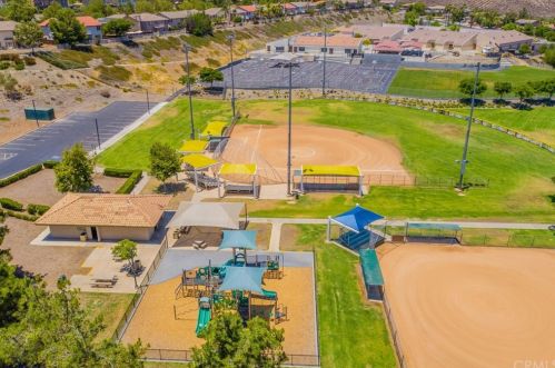 28 Del Brienza, Lake Elsinore CA  92532-0221 exterior