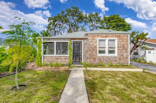 104 22nd Ct, West Palm Beach, FL 33404-4504
