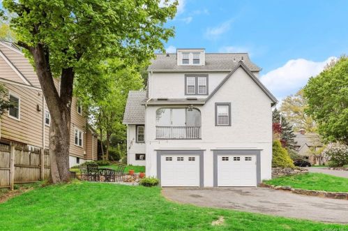 20 Hazelton Dr, White Plains NY  10605-3818 exterior