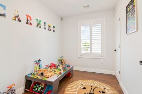 21 Wall St, Cranford NJ  07016-3448 exterior