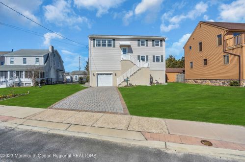 316 Sunset Dr, Pelican Island NJ  08751-2225 exterior