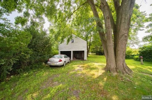 975 River Rd, N Milford NJ  07646-3112 exterior