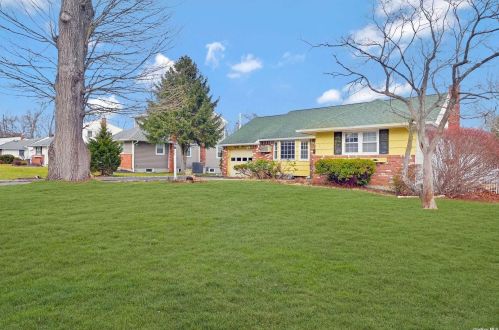 89 5th Ave, San Remo, NY 11754-4307