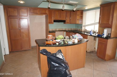6421 Caron St, Glendale, AZ 85302-4008
