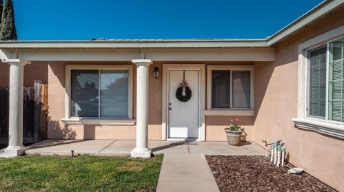 2855 Robirds Ln, Riverbank, CA 95367-3816