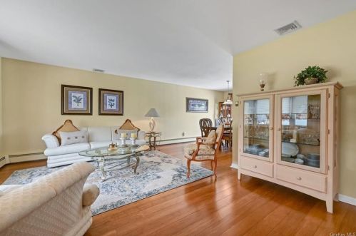 9 New Castle Dr, Washingtonville NY  10992-1735 exterior