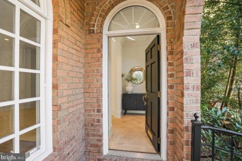 4808 Foxhall Cres, Washington, DC 20007-1000