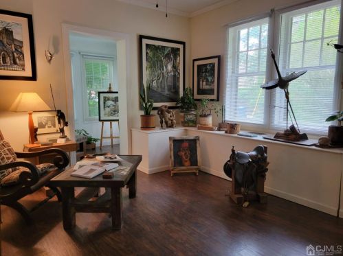 2 Metuchen Ave, Woodbridge NJ  07095-1923 exterior