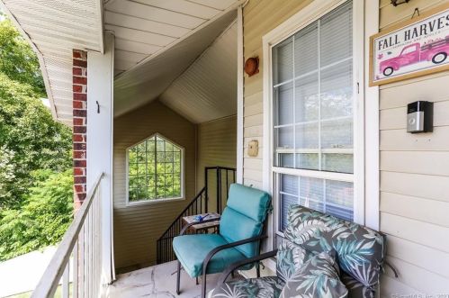 218 Carriage Crossing Ln, Middletown, CT 06457-5862