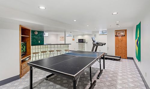 2921 Paget Ct, Thiensville WI  53092-2320 exterior