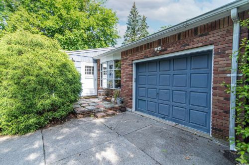 7 Cedar St, Brookhaven, NY 11719-9601