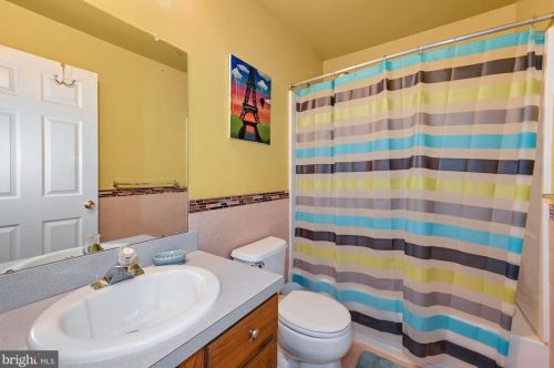 10 Birmingham Dr, Columbus NJ  08022-2342 exterior