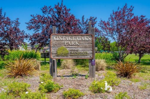 1409 Birdie Dr, Windsor CA  95492-8717 exterior