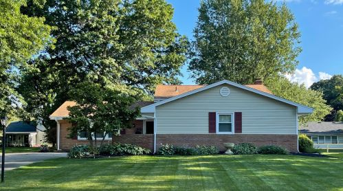 975 Champagne Dr, Marion, OH 43302-6624