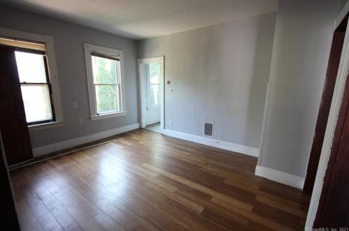 22 Columbia St, Ansonia, CT 06401-2404