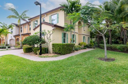 4561 Mediterranean Cir, West Palm Beach, FL 33418-1000