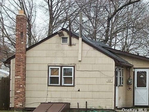 190 Forest Ave, Roosevelt, NY 11575-2156