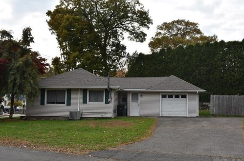 158 Eckart St, Bridgeport, CT 06606-1134