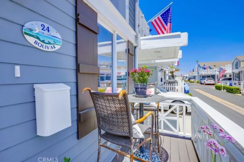 24 Bolivar St, Newport Beach CA  92663-4420 exterior