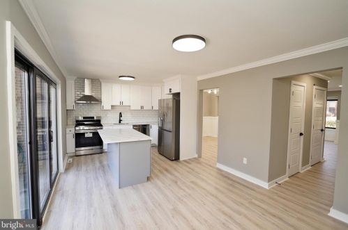 164 Canterbury Ct, East Windsor NJ 08520-5509 exterior