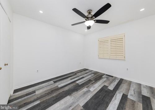 1667 Bachan Ct, Herndon VA  20190-4406 exterior