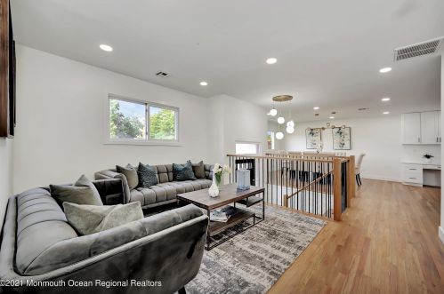 41 Hemlock St, Hazlet NJ  07730-2118 exterior