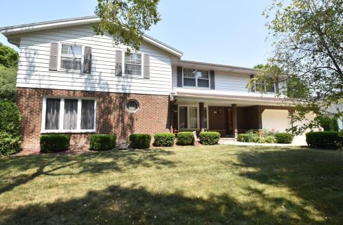 5650 Root River Dr, Greendale, WI 53129-2834