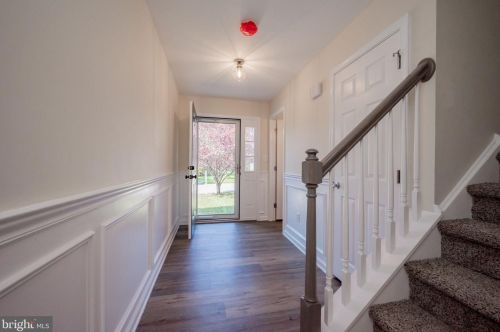 18 Village Ct, Wilmington, DE 19805-1918
