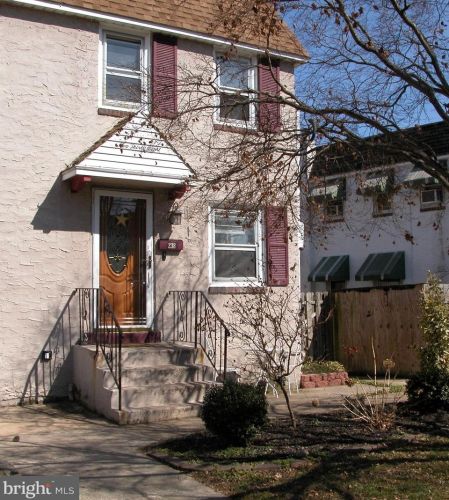 238 Derwood Dr, Woodlyn, PA 19094-1914