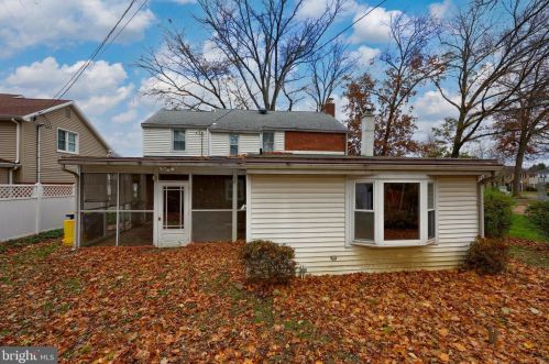 1501 Chatham Rd, Camp Hill, PA 17011-6005
